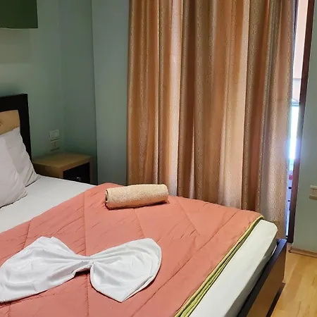 Shehu 3* ジロカストラ