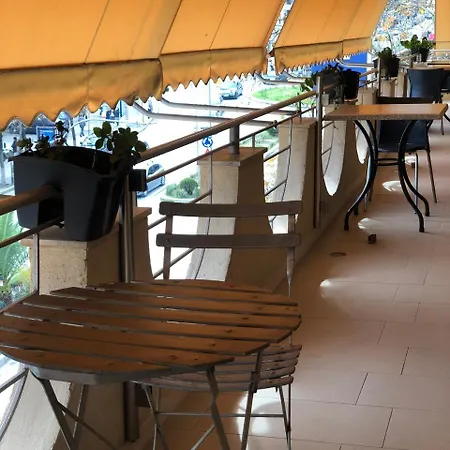 ホテル Shehu ジロカストラ